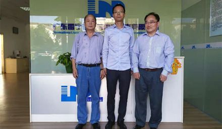 熱烈歡迎國(guó)際防雷專家陶博士和資深專家劉細(xì)華一行蒞臨廣東雷寧普參觀指導(dǎo)